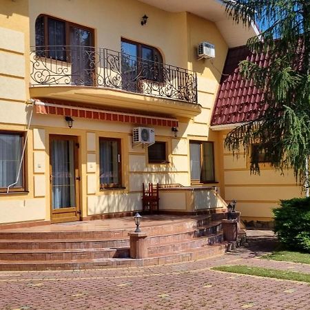 Villa Vera Berehove  Extérieur photo