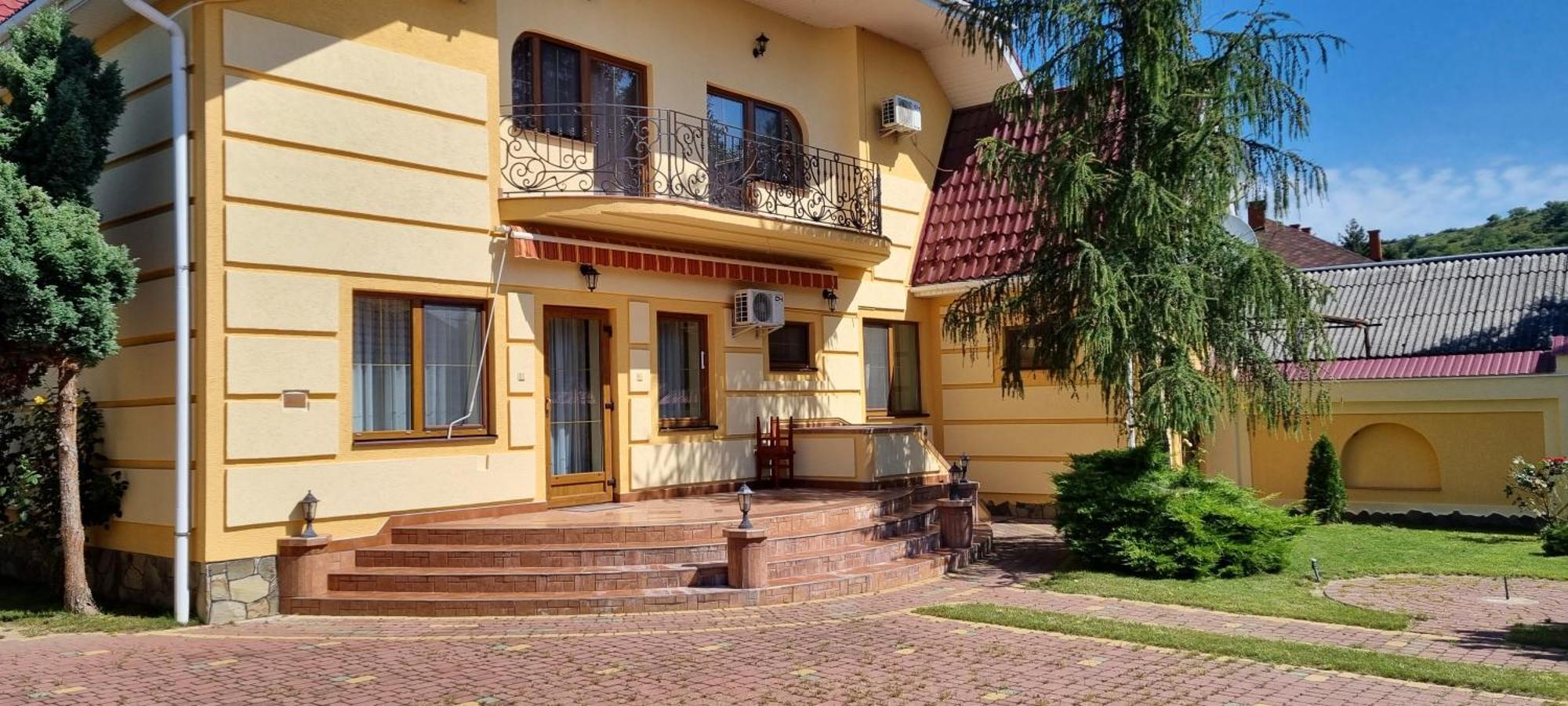 Villa Vera Berehove  Extérieur photo